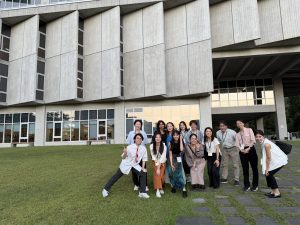 東大参加者_NCCU図書館前にて